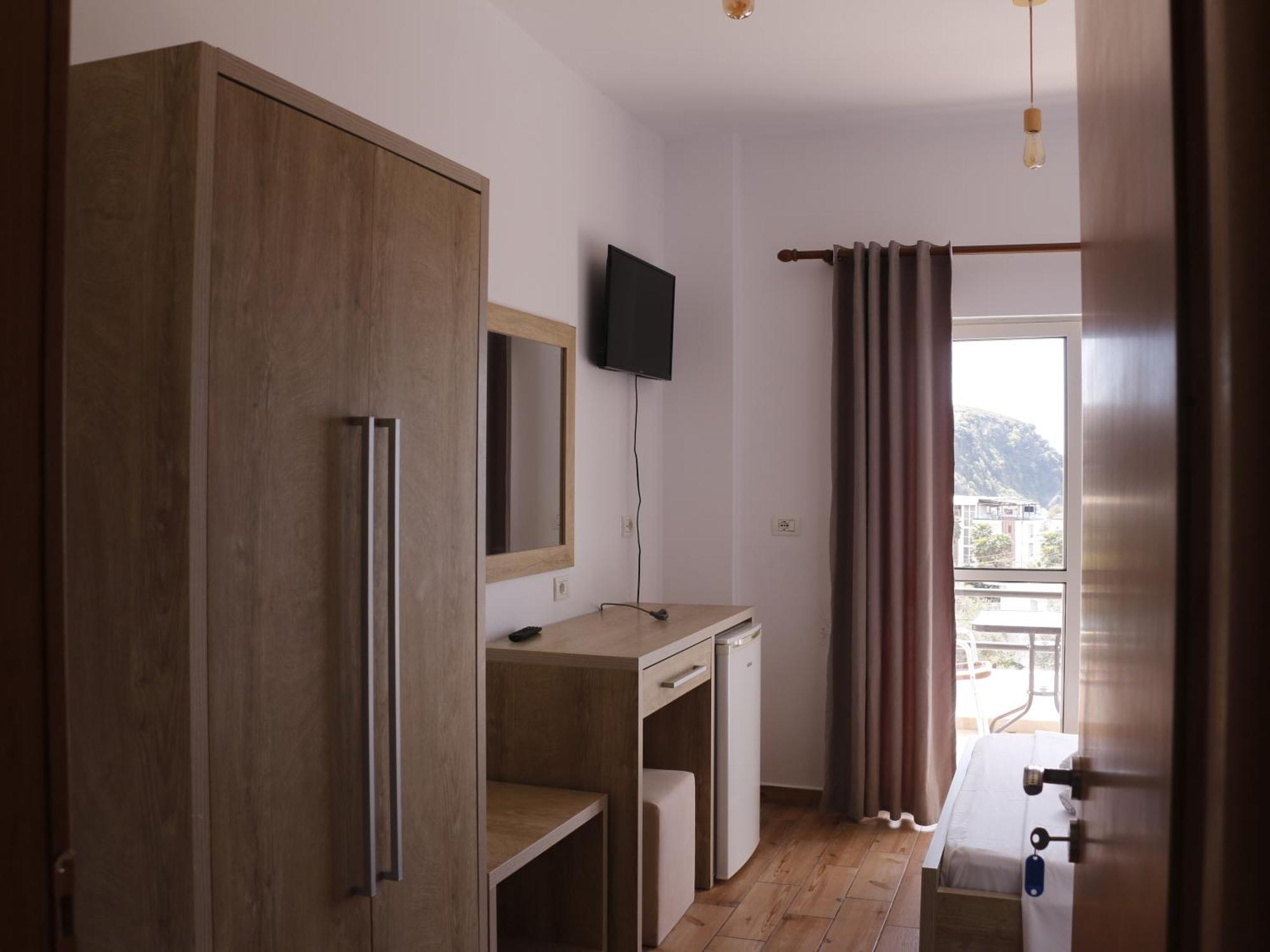Velco Bb Himara Bed & Breakfast Exterior photo